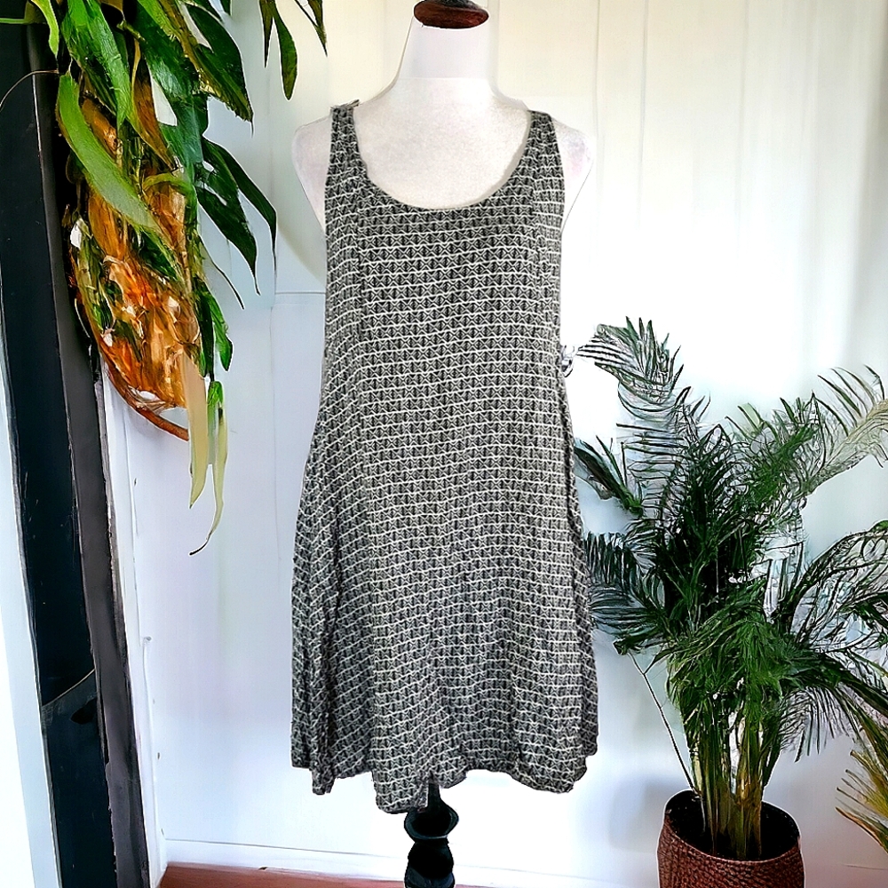 H&M Women's Black & White Geometric Pattern Sleeveless Sheath Mini Dress Size 6